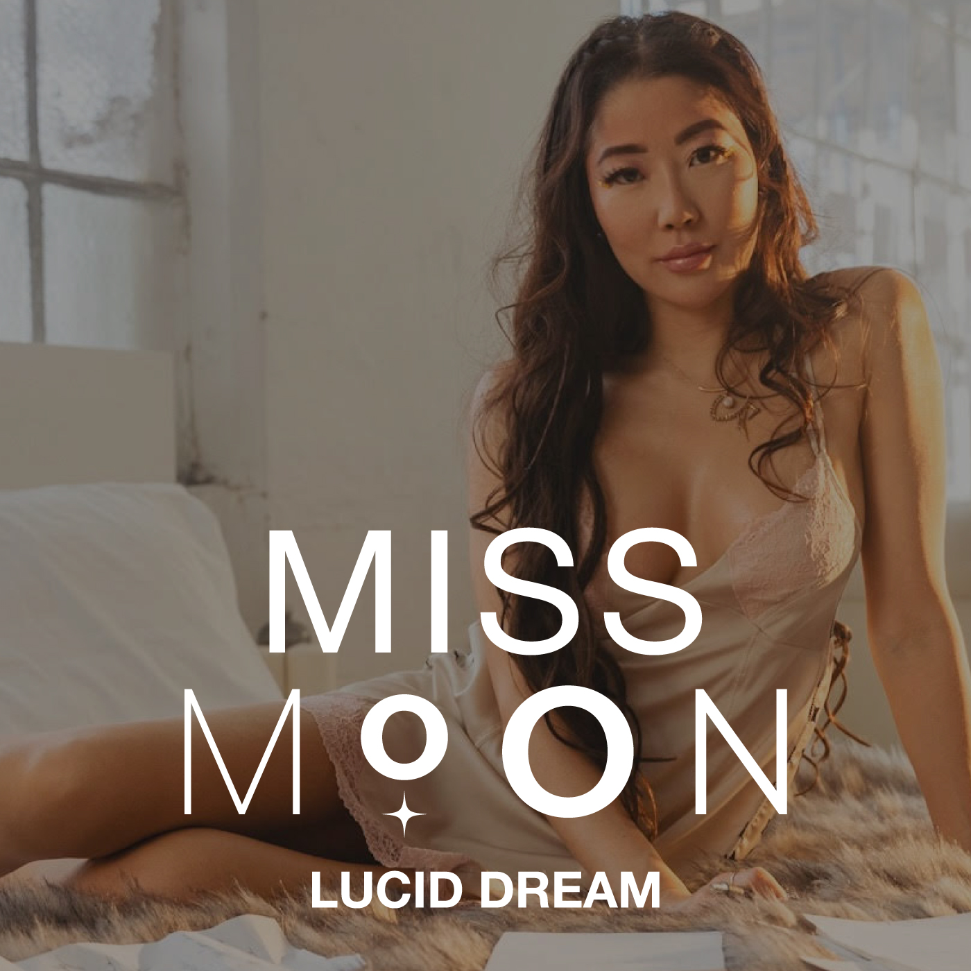 Moon Maison Miss 'Moon (Lucid Dream)'