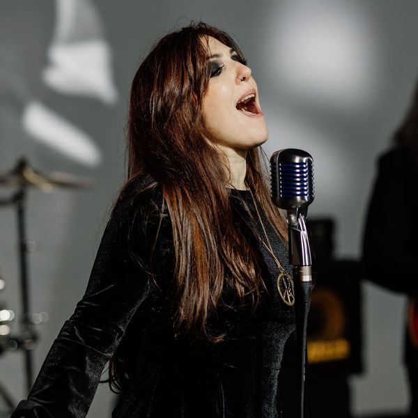 Sandrine Orsini singing