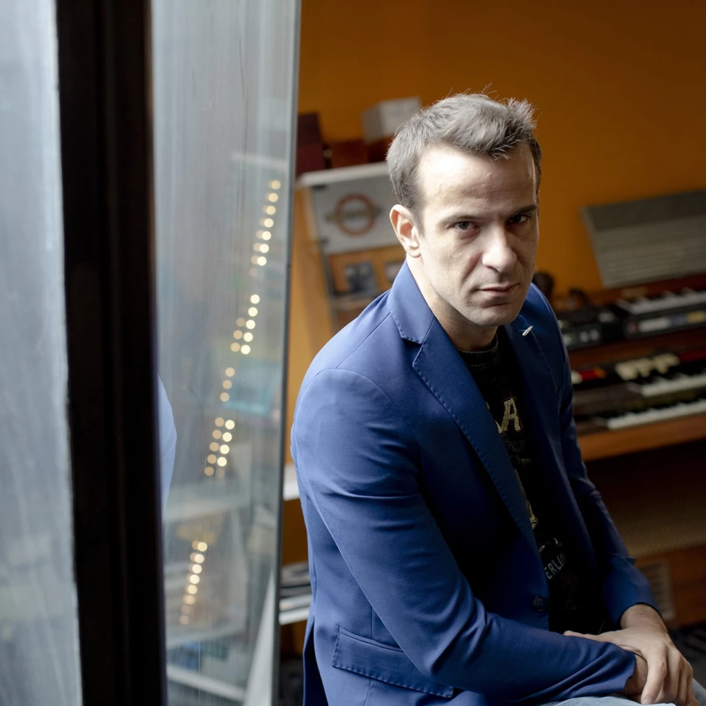 Richard Green, studio picture for the song Happy Monday